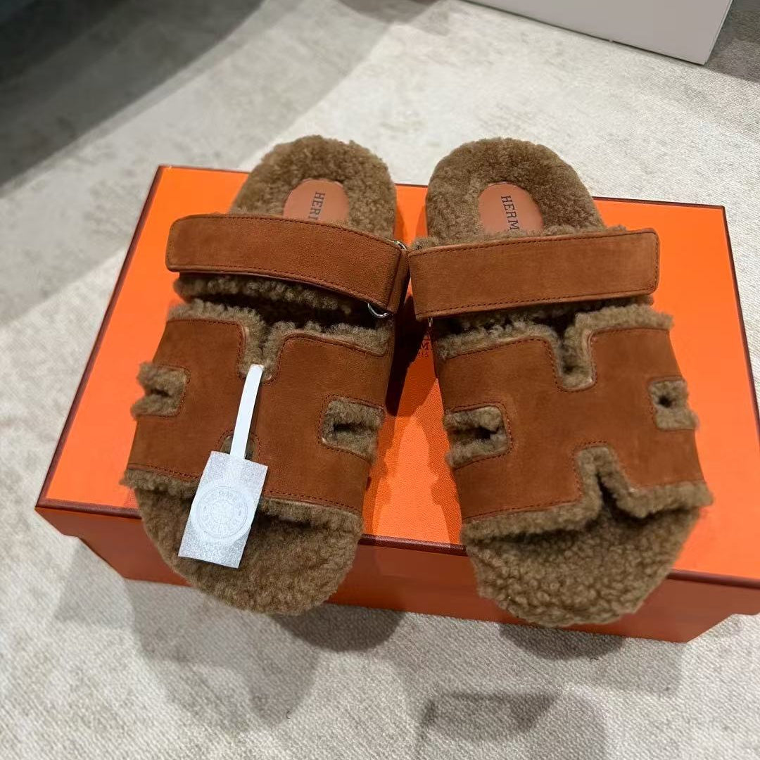 26S CHYPRE SANDAL IN COGNAC SUEDE & SHEARLING