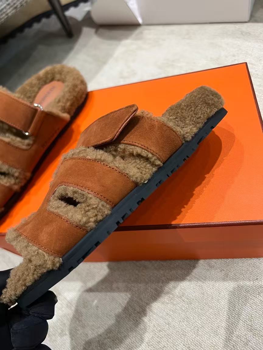 26S CHYPRE SANDAL IN COGNAC SUEDE & SHEARLING