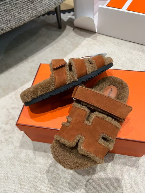 26S CHYPRE SANDAL IN COGNAC SUEDE & SHEARLING